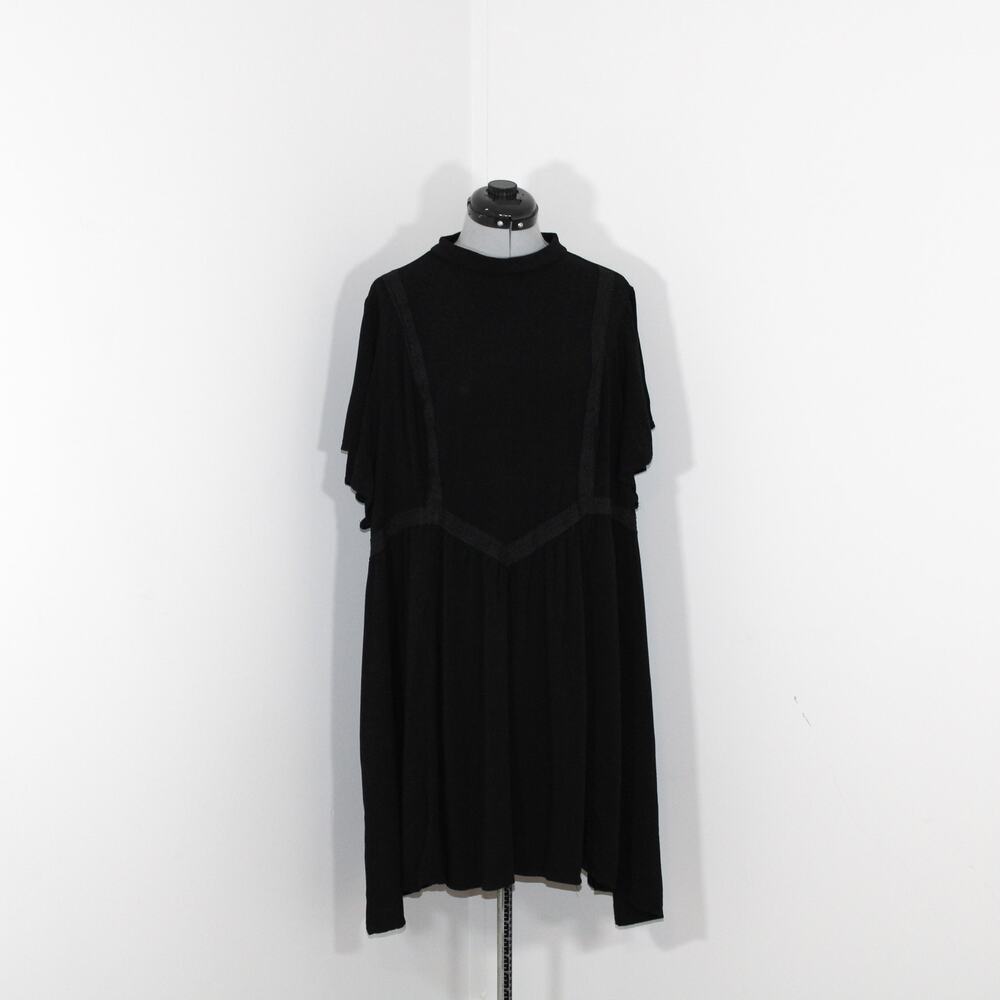 Torrid Black Short Sleeve Dress with Lace Detail Size 4X